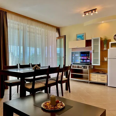 Premium Midia Σάνι Μπιτς