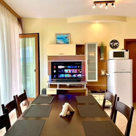 Premium Midia * Σάνι Μπιτς